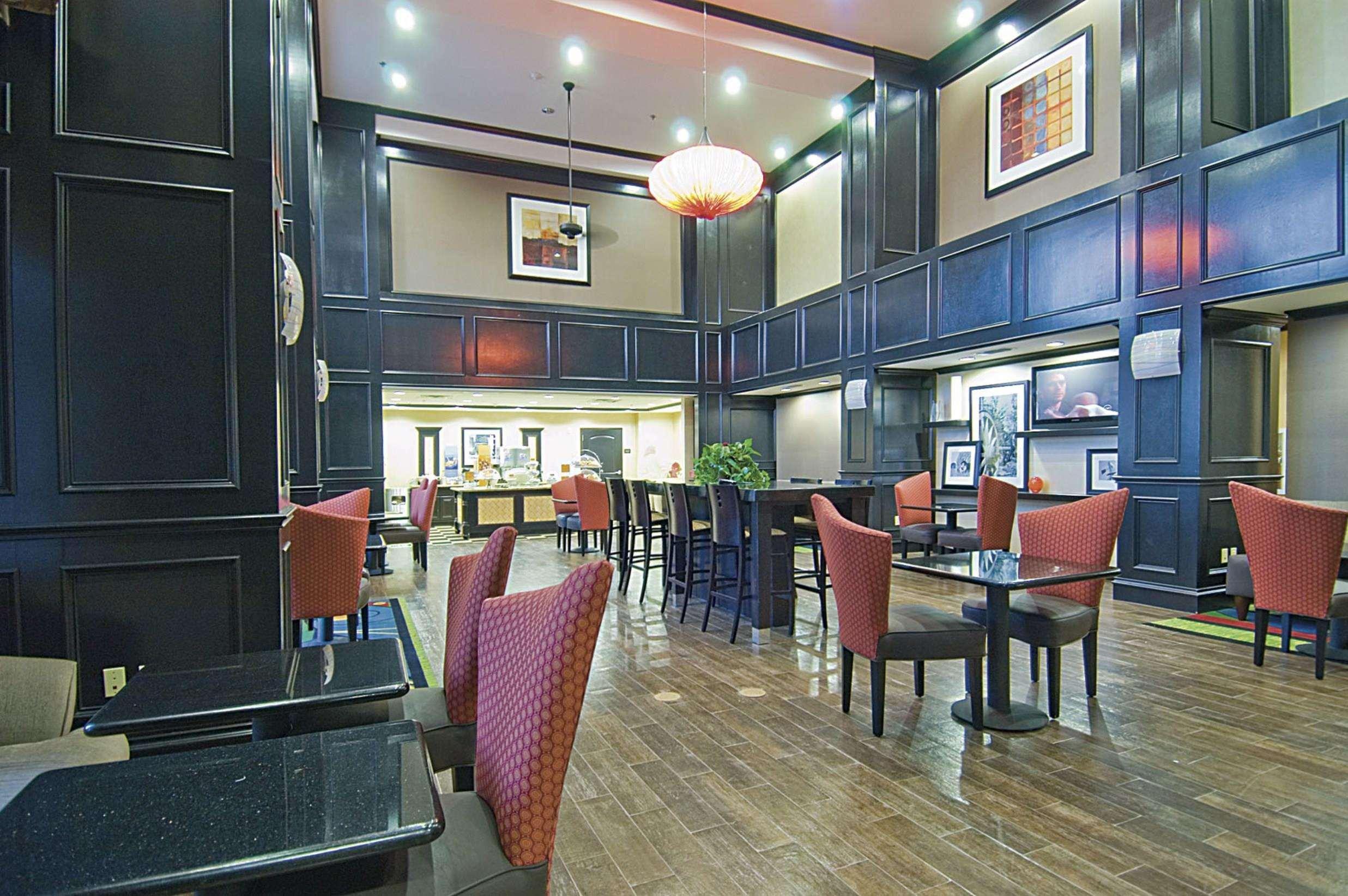 Hampton Inn & Suites Decatur Restoran gambar