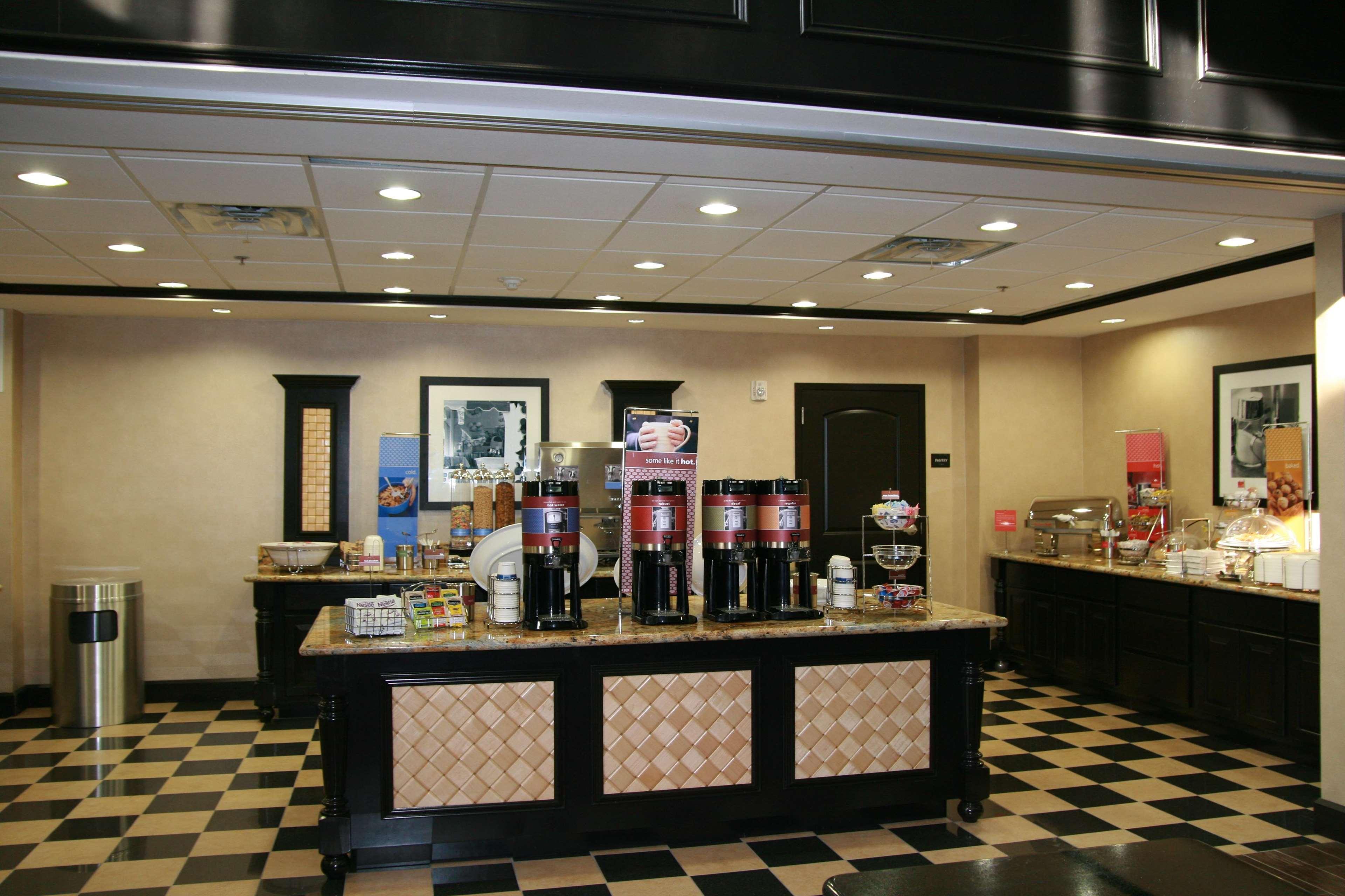 Hampton Inn & Suites Decatur Restoran gambar