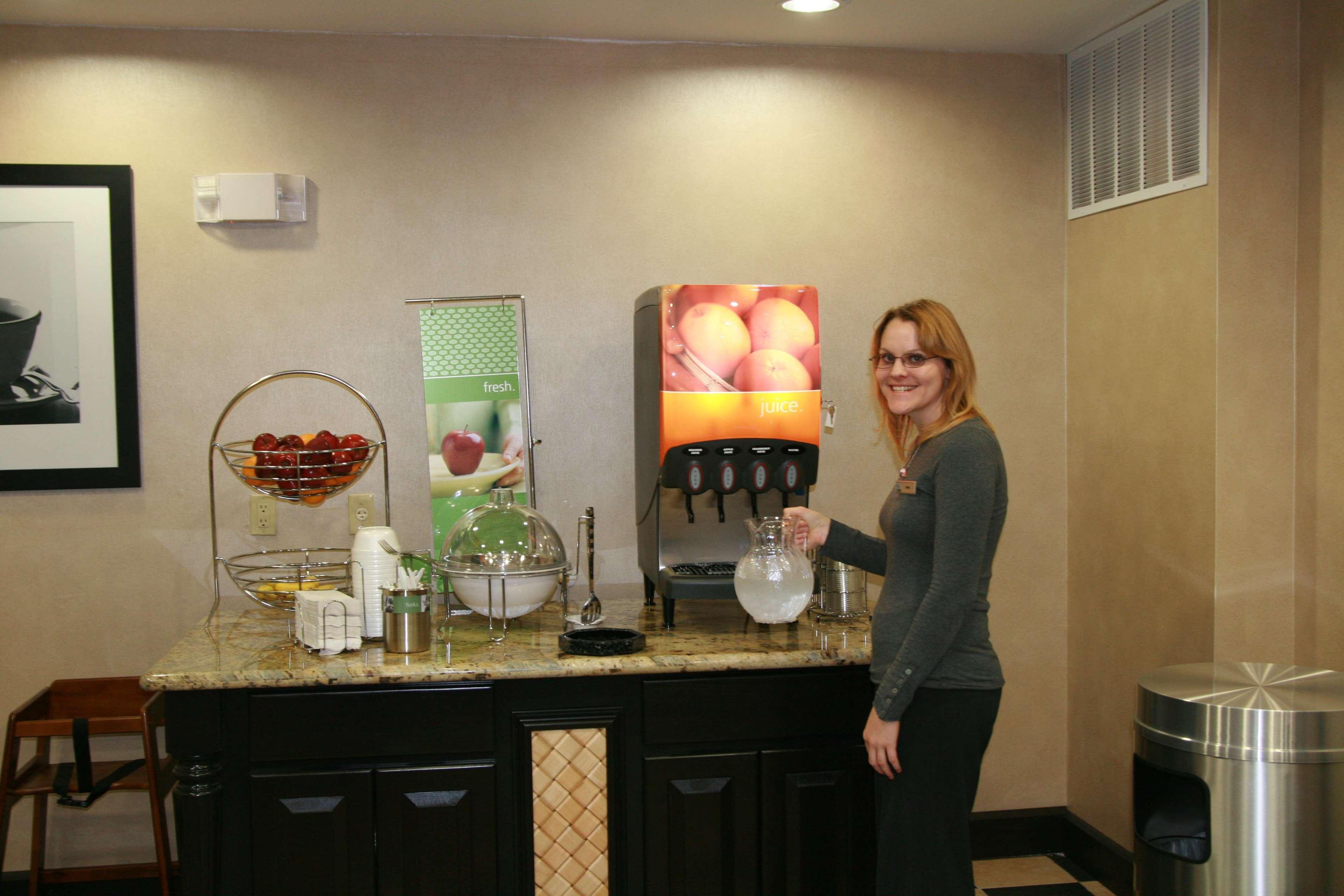 Hampton Inn & Suites Decatur Restoran gambar