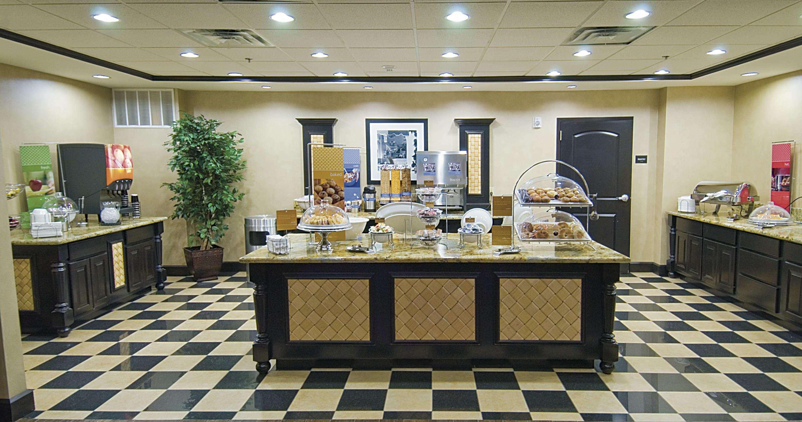 Hampton Inn & Suites Decatur Restoran gambar